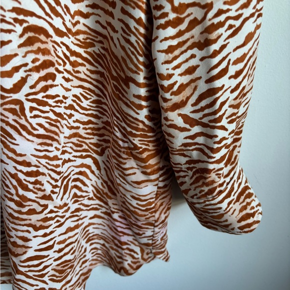 Aritzia Little Moon Paloma Blouse in Orange and White Zebra Print - Picture 3 of 5